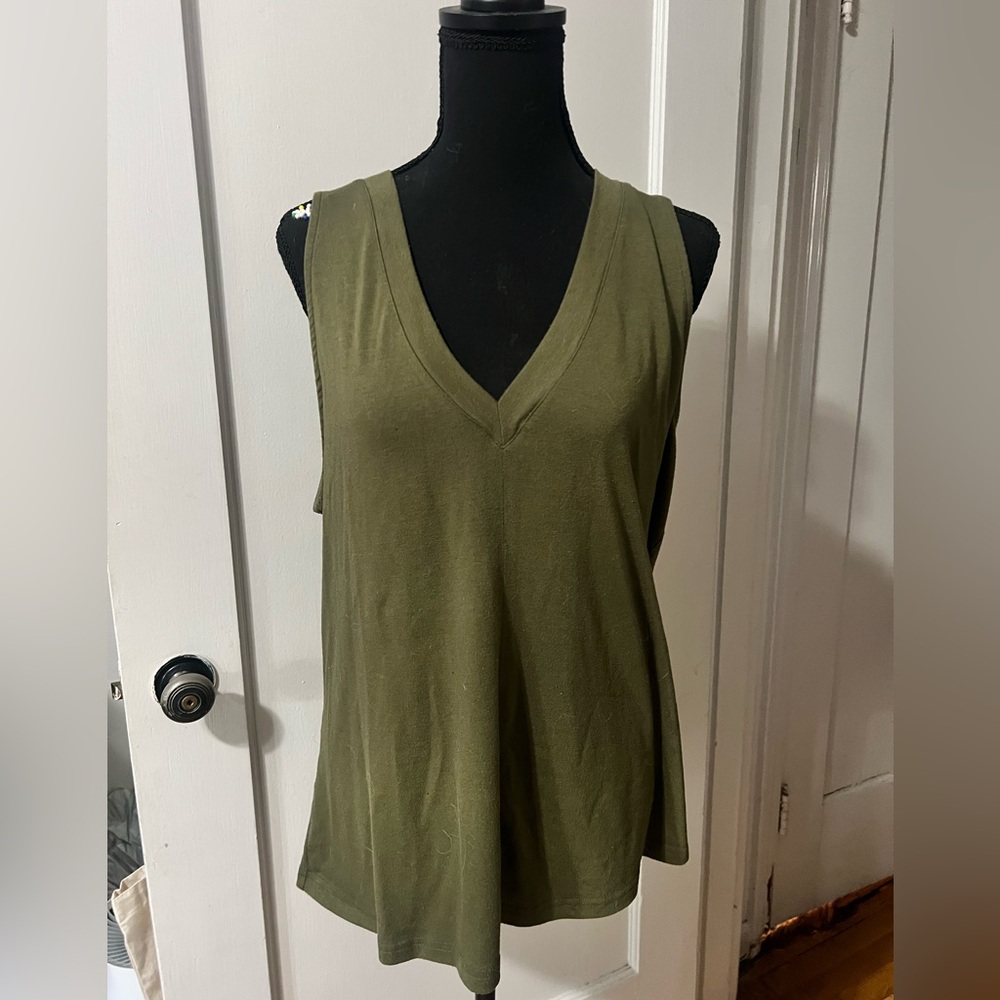 Women’s V-Neck Sleeveless Tank Top - Olive